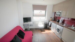 TV - (189OC-7) Cozy Studio Near Beach & Town Centre (Bournemouth)