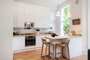 Basic Apartment, Multiple Beds | Private kitchen