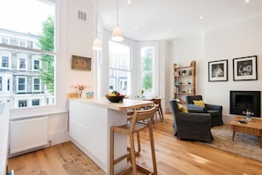 Basic Apartment, Multiple Beds | Private kitchen