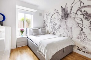Basic-Apartment, Mehrere Betten | 3 Schlafzimmer, laptopgeeigneter Arbeitsplatz, Bügeleisen/Bügelbrett