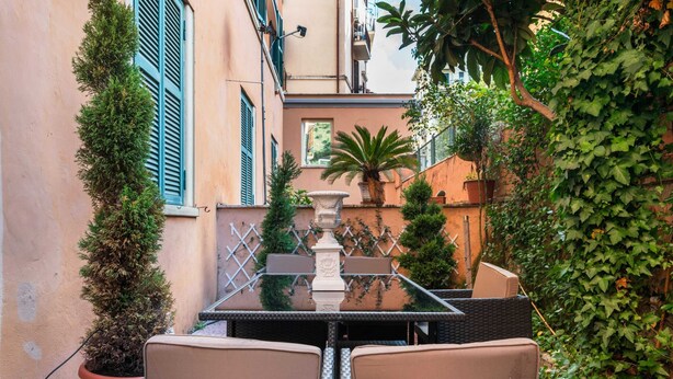 Unclassified image, 1 of 44, button - Bright and Spacious Philbeach Garden Apartment (London)
