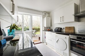 Basic Apartment, Multiple Beds | Private kitchen | Fridge, microwave, oven, stovetop - Bright and Spacious Philbeach Garden Apartment (London)