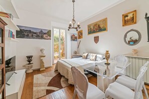 Basic Apartment, Multiple Beds | Dining - Bright and Spacious Philbeach Garden Apartment (London)