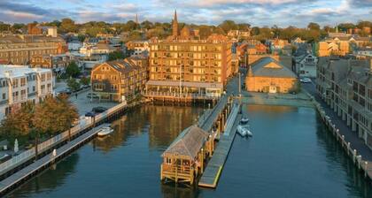 Wyndham Inn on the Harbor, perfect location