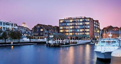 Wyndham Inn on the Harbor, perfect location