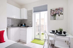 Apartment (1 Bedroom) | Private kitchen | Fridge, microwave, oven, dishwasher - The Armadale Road Residence I (London)
