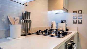 Appartement | Privékeuken | Een koelkast, een kookplaat, een vaatwasser