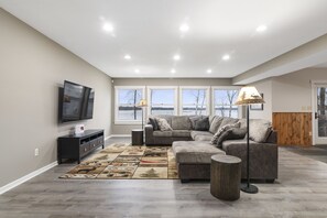 Smart TV, fireplace, DVD player, table football