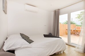 1 bedroom, iron/ironing board, free WiFi