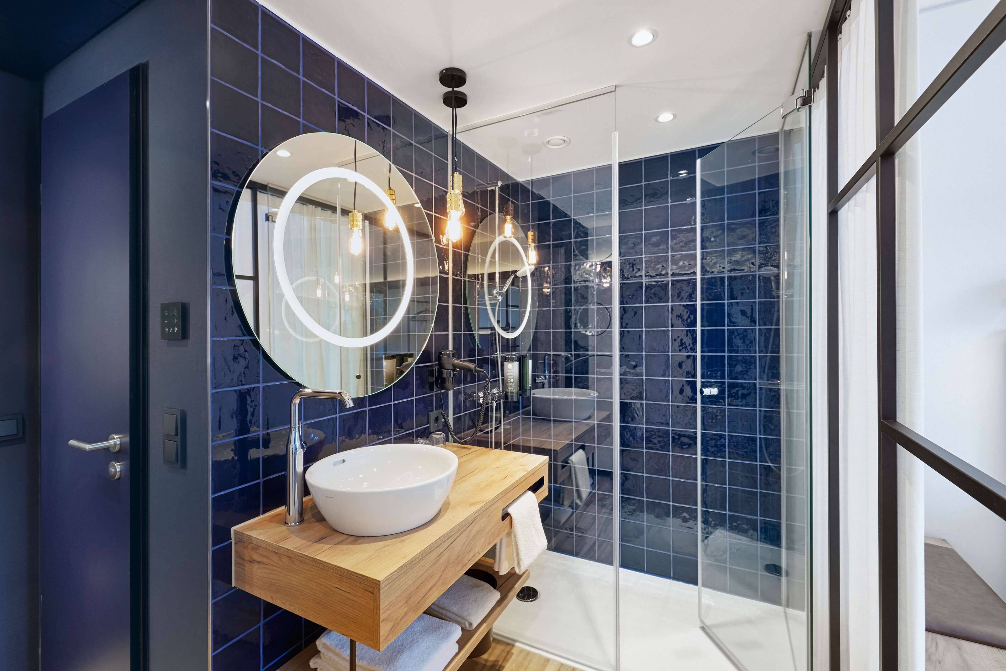 shower, free toiletries, hair dryer, towels