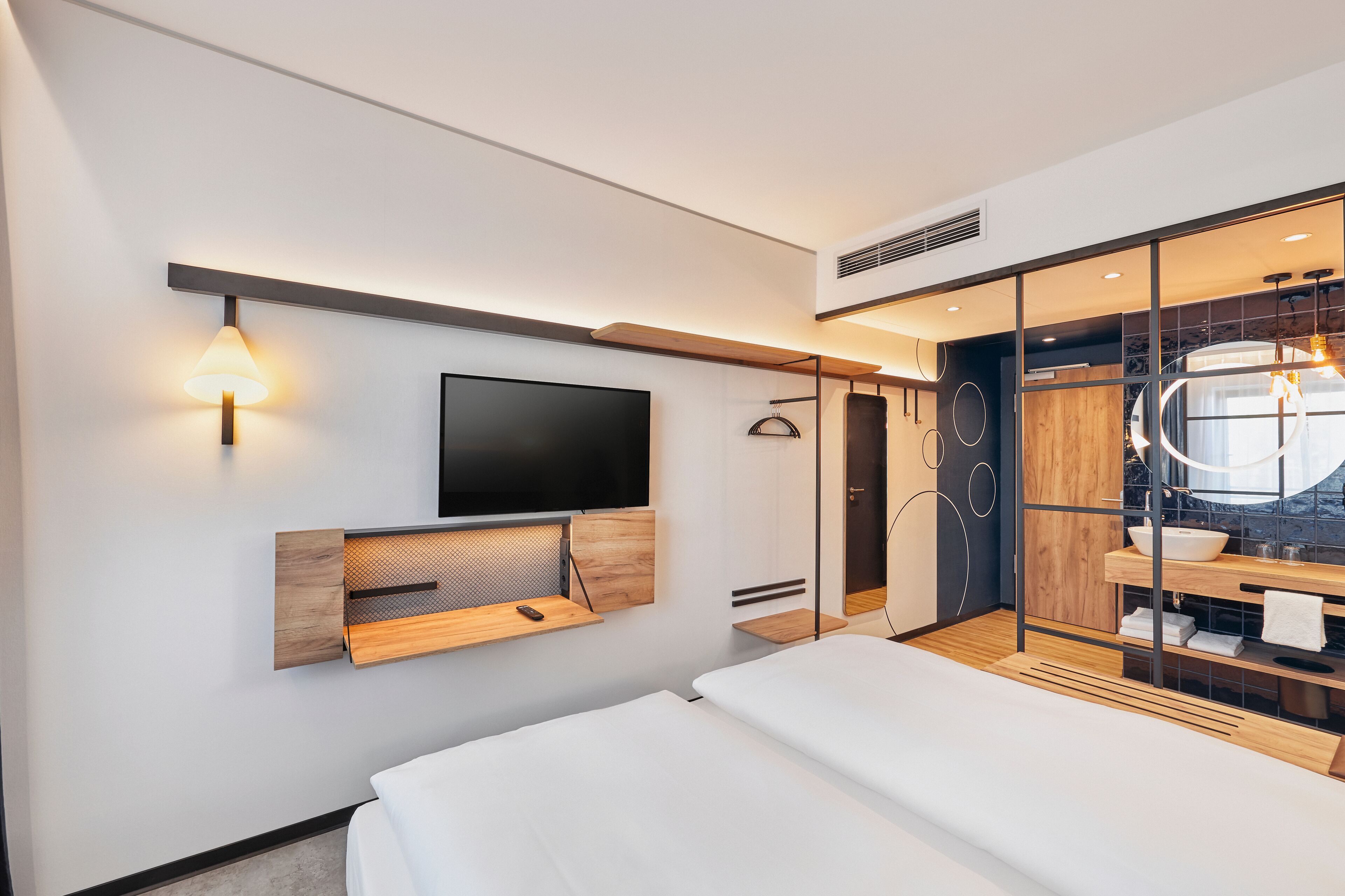 1 bedroom, hypo-allergenic bedding, soundproofing, free wifi