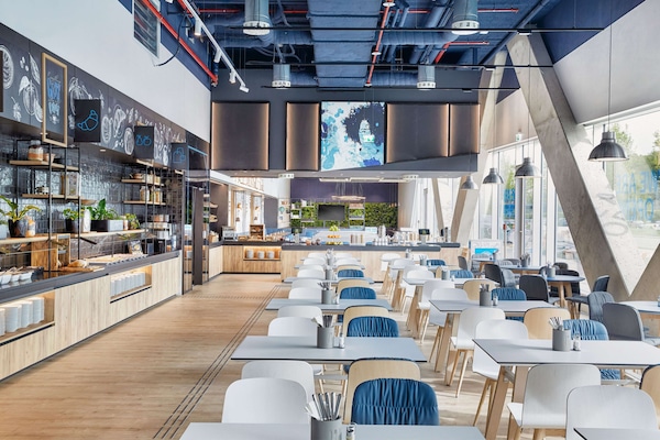 Café da manhã com buffet grátis todos os dias