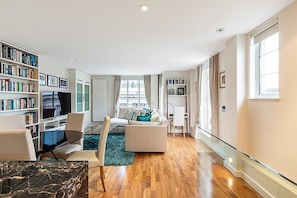 Apartamento | Sala de estar | Una televisión