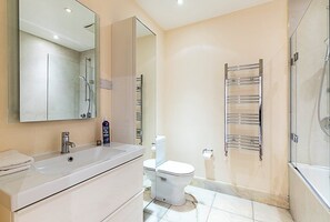 Apartamento | Baño | Secador de pelo, jabón y champú