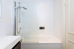 Apartment | Bathroom