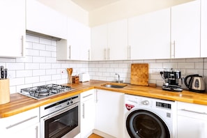 Apartamento | Cozinha privada | Mesas de jantar
