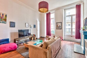 Basic Apartment, 1 King Bed | Living area - The Cleveland Arms III (London)