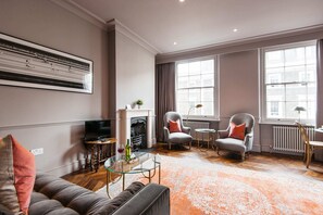 Basic Apartment, 1 King Bed | Living room - The Cleveland Arms III (London)