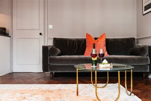 Basic Apartment, 1 King Bed | Living room - The Cleveland Arms III (London)