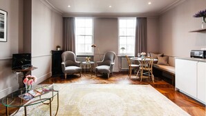 Basic Apartment, 1 King Bed | Living room - The Cleveland Arms V (London)