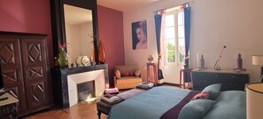 8 bedrooms, free WiFi, bed sheets, wheelchair access