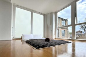 Basic Apartment, Multiple Beds