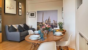 Basic Apartment, Multiple Beds | Private kitchen - Quirky and Modern Clerkenwell Apartment (London)