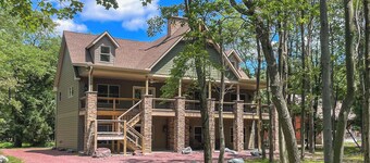Ledgestone Lodge, Private Chalet for Large Group and Family Gatherings near JFBB