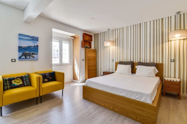 Basic Apartment, Multiple Beds | 3 bedrooms, desk, laptop workspace, iron/ironing board - Stunning Clapham Old Town Apartment (London)