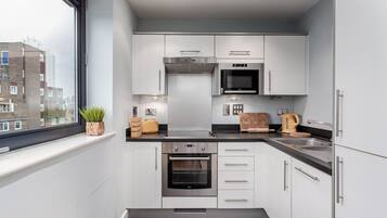 Departamento | Cocina privada | Tetera eléctrica y comedor