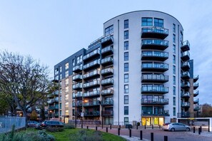 Exterior - Bright and Stylish Kennington Gem (London)