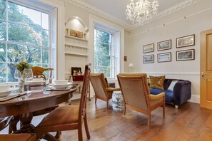 Apartamento básico, varias camas | Restauración