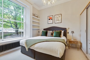Basic Apartment, Multiple Beds