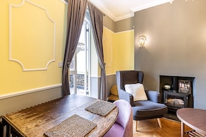 Apartment | Living room | TV