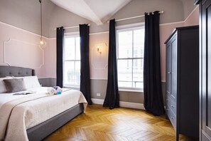 1 bedroom, iron/ironing board, free WiFi, bed sheets - Bright 1BR + Balcony by Hyde Park (London)