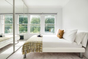 Apartment | 2 bedrooms, iron/ironing board, free WiFi, bed sheets - Modern and Bright Highgate Gem (London)