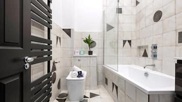 Apartment | Bathroom | Hair dryer, soap, shampoo
