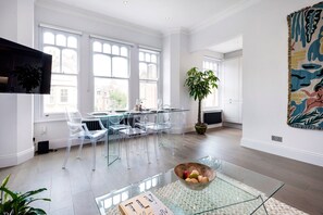Apartment | Living room | TV - Modern and Bright Highgate Gem (London)