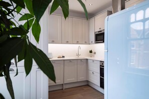 Apartment | Private kitchen - Modern and Bright Highgate Gem (London)