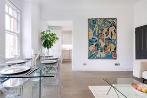 Living room - Modern and Bright Highgate Gem (London)
