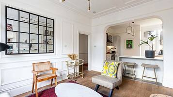 Apartment | Living room | Fireplace