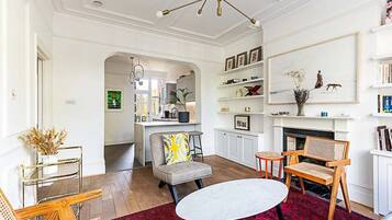 Apartment | Ruang tamu | Pendiangan