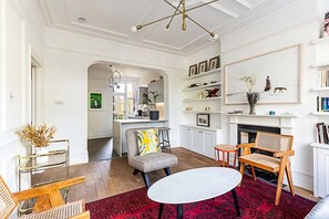 Apartment | Living room | Fireplace - Stunning Maida Vale Apartment (London)