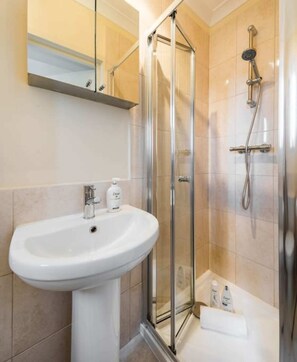 Bathroom - Watling Street Residence 1 (London)