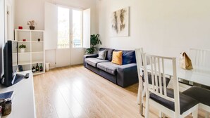 Unclassified image, 5 of 40, button - Groveland Court Residence I (London)