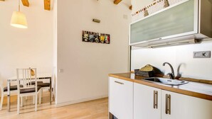 Unclassified image, 3 of 40, button - Groveland Court Residence I (London)