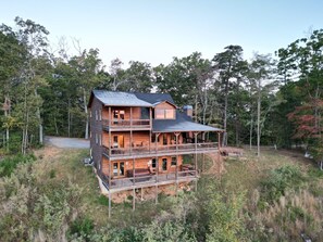 Exterior - Luxury Cabin, Incredible View, Amazing Sunrise & Sunset, Secluded, Pet Friendly (Blue Ridge)