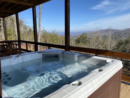 Luxury Cabin, Incredible View, Amazing Sunrise & Sunset, Secluded, Pet Friendly