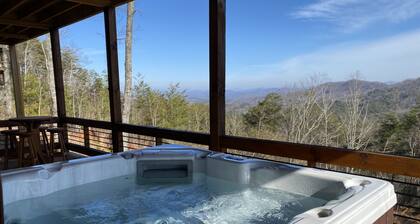 Luxury Cabin, Incredible View, Amazing Sunrise & Sunset, Secluded, Pet Friendly