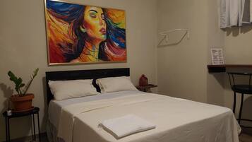 1 dormitorio, escritorio, tabla de planchar con plancha y wifi gratis